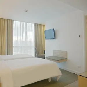 St Giles Makati *** Макати